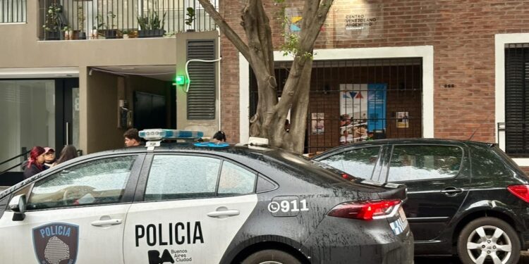Robo en el Centro Venezolano Argentino de Villa Crespo: se llevaron notebooks, iPads y equipos técnicos y de sonido