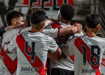 Triunfazo de la Reserva de River, sobre el final y con un hombre menos ante Sarmiento