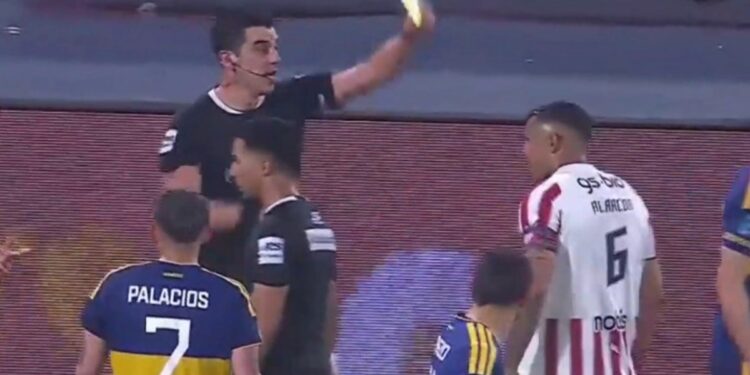 Exclusivo Olé: por qué en Instituto-Boca un jugador «recibió» dos amarillas y no fue expulsado