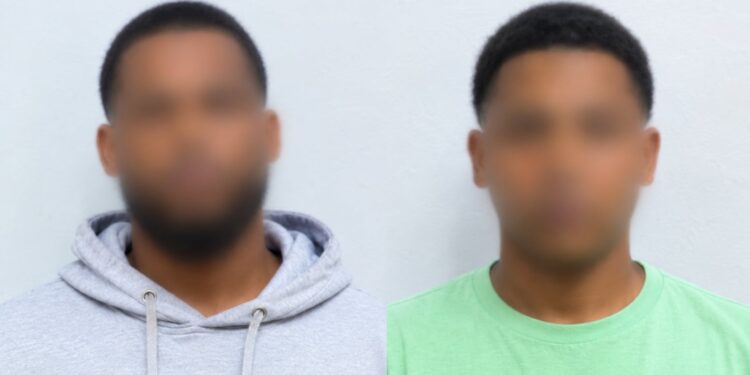 Golpearon y ataron a una víctima: arrestan a “Lebrón” y al “Tatuaje” en República Dominicana por presunto asalto