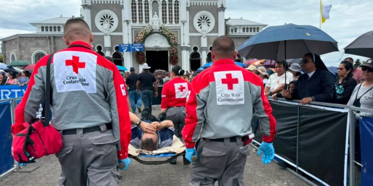 Costa Rica comprará 40 ambulancias para Bomberos y destinará USD 3.2 millones a la Cruz Roja