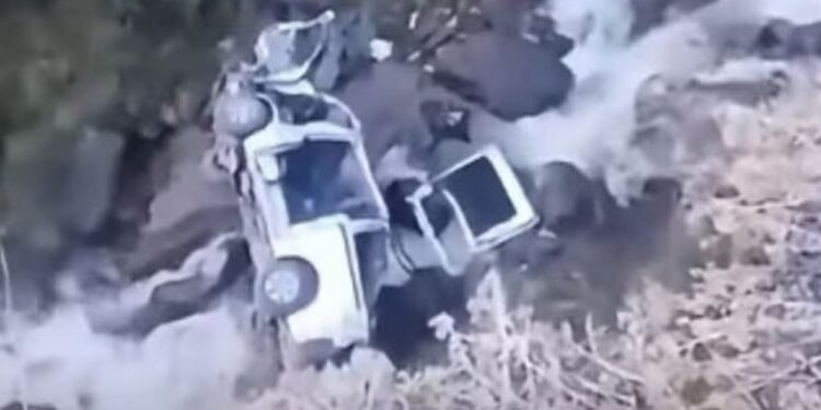 Tragedia en Bolivia: diez muertos y cuatro heridos tras caer una camioneta con mineros por un precipicio