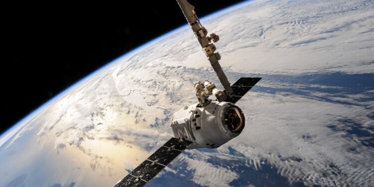 Reino Unido prepara un “camión de basura espacial”: la misión pionera para limpiar la órbita terrestre