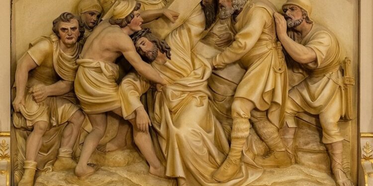 El nombre del hombre que ayudó a Jesús a cargar la cruz podría haber sobrevivido 2.000 años en un antiguo cofre: “Todo apunta a una conexión real”