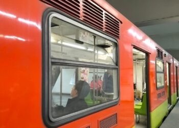 ¿Qué está pasando en el Metro y Metrobús hoy 2 de octubre? Servicio lento en la LB del STC por persona en las vías