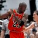Una camiseta de Michael Jordan se vendió por una cifra récord: ¡14 millones de dólares!