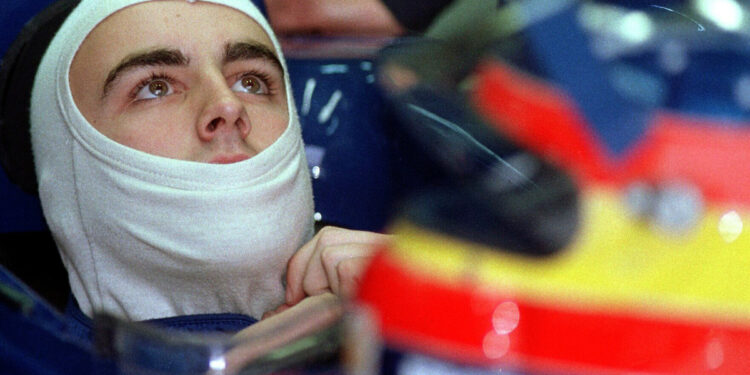 Fernando Alonso, a sus 18 años, cuando se subió por primera vez a un F1: «Me llamaron a boxes y me dijeron que no era necesario ir tan rápido»