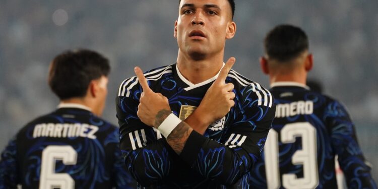 Lautaro, gol y récord: se convirtió en el tercer máximo goleador en la historia de la Selección
