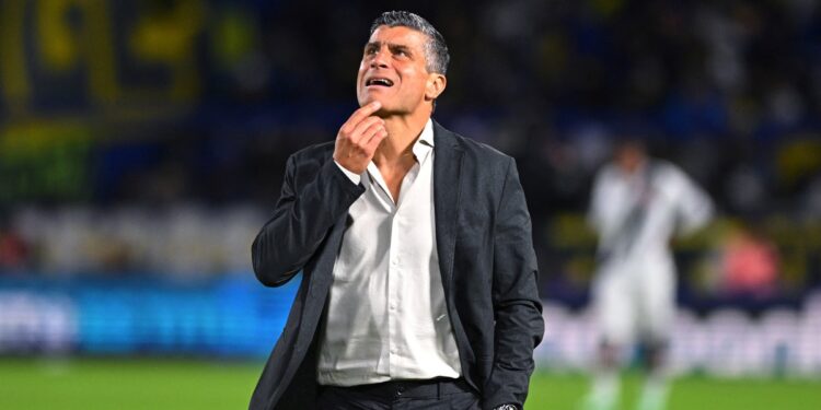 El DT de Vasco: la victoria en un estadio «mítico» y presión por la revancha en el Maracaná