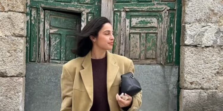 Ane Mendinueta, 28 años, transforma una cuadra familiar en su casa: “Llevaba más de 25 años sin usarse; donde había caballos habrá ahora salón, comedor y cocina”
