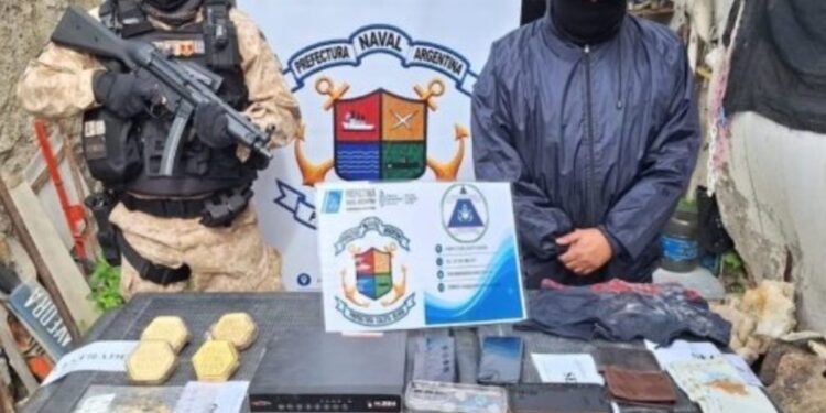 Encontraron lingotes de oro escondidos en un inodoro durante un allanamiento por la desaparición de un hombre en Santa Cruz