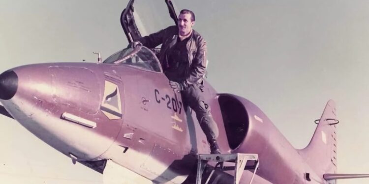 Murió el comodoro Carlos Rinke: el «numeral de hierro» que protagonizó misiones clave en la guerra de Malvinas