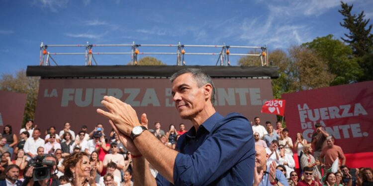 Pedro Sánchez vuelve a ser recibido con insultos a su llegada al desfile militar del Día de la Hispanidad
