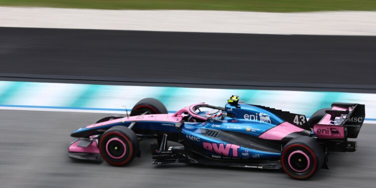 Se largó el GP de Baréin de Fórmula 1 en Malasia tras la demora por la lluvia: Verstappen es líder y Colapinto marcha 14°