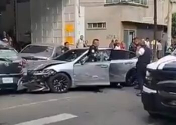 Un extranjero y su acompañante, las víctimas del ataque a balazos contra un auto de lujo en Azcapotzalco