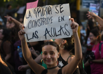 Un juez declaró inconstitucional el decreto de Milei que frenó la Ley de Financiamiento Universitario y ordenó aplicarla de inmediato