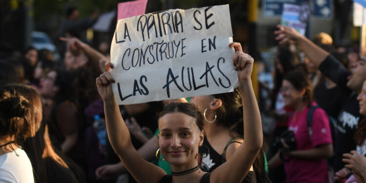 Un juez declaró inconstitucional el decreto de Milei que frenó la Ley de Financiamiento Universitario y ordenó aplicarla de inmediato