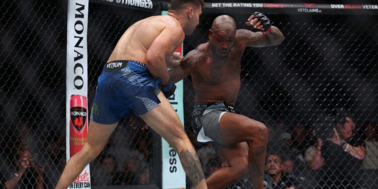 Video: el tremendo nocaut técnico con el que el argentino Ribovics ganó en el UFC 332