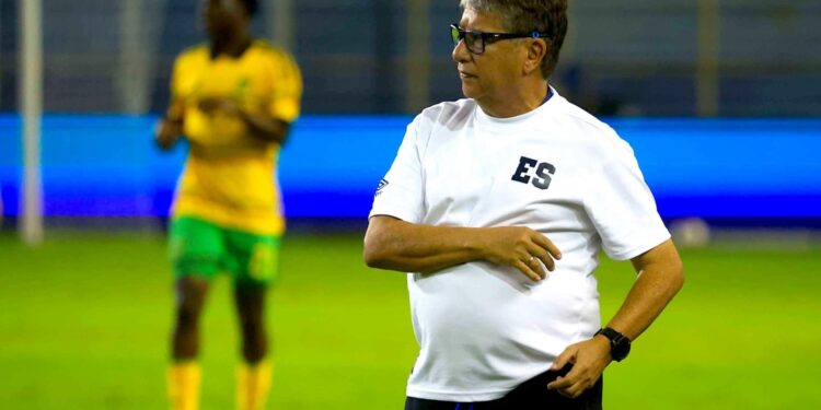 La crisis del “Bolillo” Gómez en El Salvador no para: nueva derrota ante Jamaica lo puso contra las cuerdas