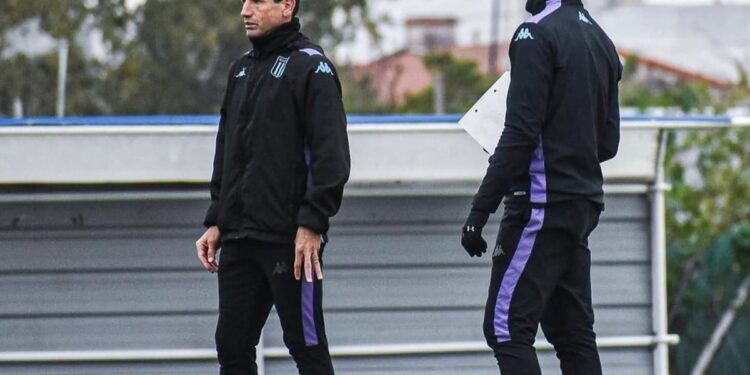 La sorpresa de Chirola Romero en su primera formación de práctica en Racing