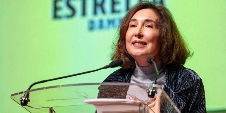 Elsa Punset, experta en inteligencia emocional: «Una persona tiene un 15% más de posibilidades de ser feliz si está conectada a una persona feliz»