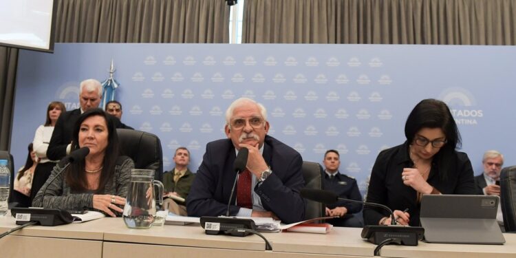Diputados: bajo presión por la sesión opositora se dilata la Ley Malvinas que impulsa Milei