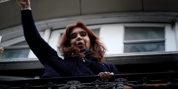 La batalla imaginaria de Javier Milei y las conjeturas sobre la decisión que podría tomar Cristina Kirchner