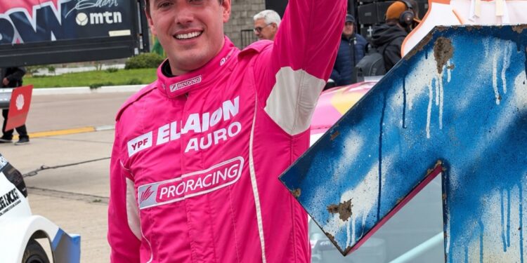 Vivian aguantó a Carabajal en el final, ganó en Toay y se prendió arriba en el TC2000