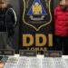 Detuvieron a una viuda negra: la acusan de drogar a un hombre en un bar, llevarlo a su casa y robarle 55 mil dólares