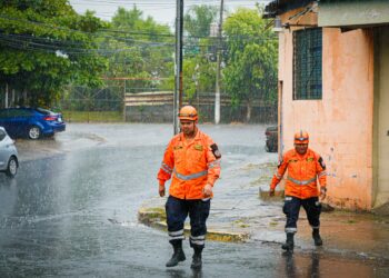 Lluvias y tormentas continuarán en El Salvador por el ingreso de humedad desde el Caribe