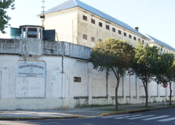 Cien presos por día y un convoy blindado: cómo será el operativo para trasladar a los presos desde la cárcel de Devoto a Marcos Paz
