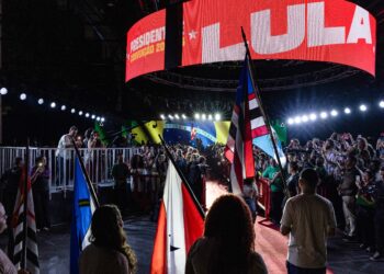 Lula y Flávio Bolsonaro irán a segunda vuelta por la presidencia de Brasil