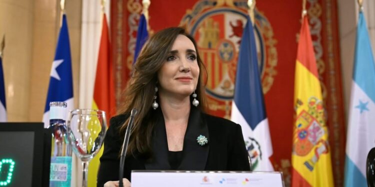 Como Milei, Villarruel también se fue de viaje a Europa: en modo candidata habló del Estado eficiente y alentó la industria nacional