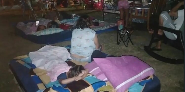 La larga noche en que Panamá no durmió: el miedo y la incertidumbre impulsaron a las familias a la intemperie