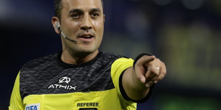 Espinoza rompió el silencio tras ser parado por «farmear aura»: «Pedí dirigir en el ascenso» y «tengo mis diferencias con Beligoy»