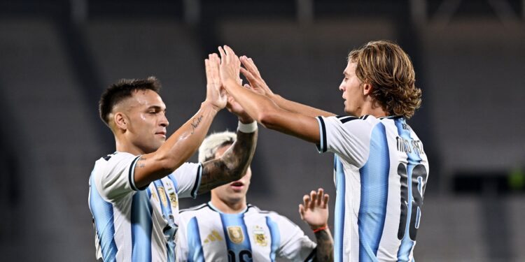 Argentina vence 3-0 a Bolivia en el primer amistoso tras el Mundial antes de la despedida de Messi