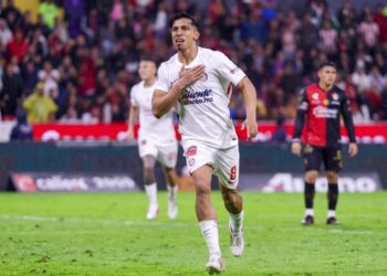 Chivas sufre para empatar con Atlas en el Clásico Tapatío: Ángel Sepúlveda marcó el gol tras fallar un penal