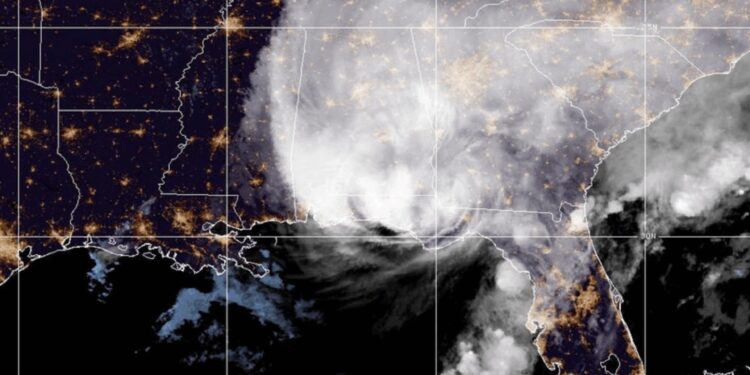 EN VIVO Huracán Isaías: el ciclón cayó a categoría 1 tras tocar tierra y reportan 688.000 usuarios sin energía