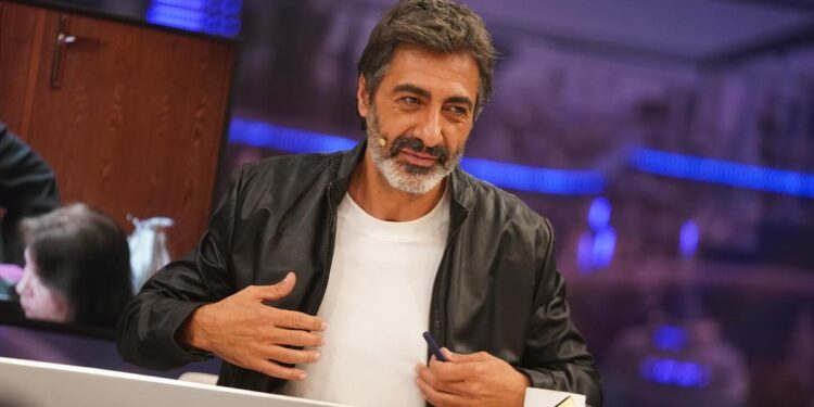Juan del Val, 56 años, sobre su familia: «Somos 11 primos hermanos y todo el mundo es ingeniero. Yo fui el único que no fue universitario»