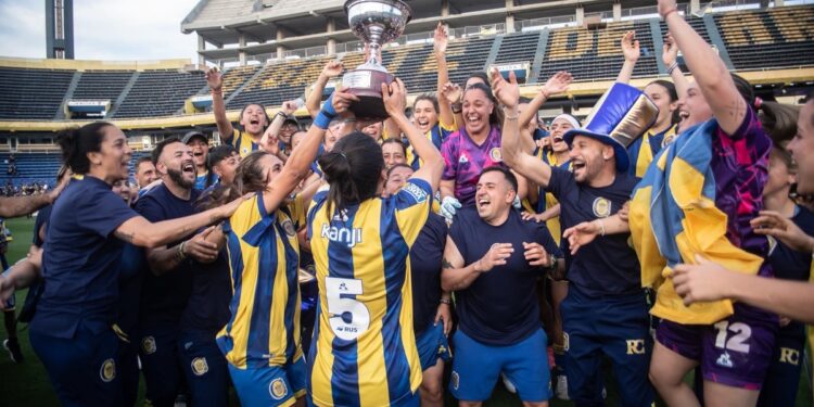 De vuelta a Primera y con copa: Rosario Central se consagró campeón de la Primera B