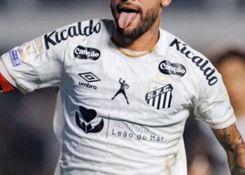 Video: Neymar le metió un doblete de penal a Rossi