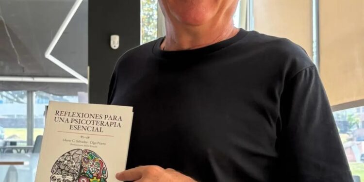 Mario C. Salvador, psicólogo especialista en trauma: “Seguimos arrastrando la idea de que debemos ser independientes y capaces de resolverlo todo solos”