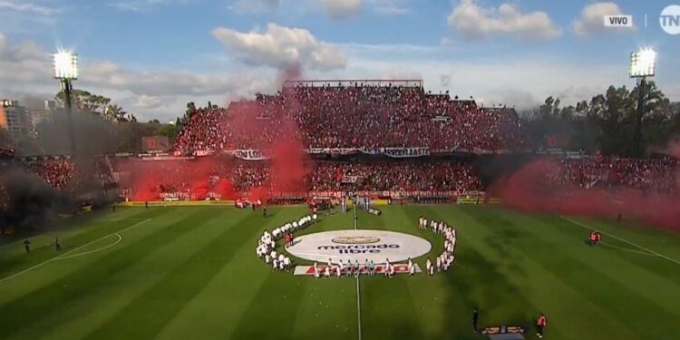Video: la bandera de Newell’s para Central y cantos contra Tapia