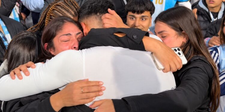 El orgullo de la familia de Equi Fernández tras su debut en la Selección: «Me explota el corazón»
