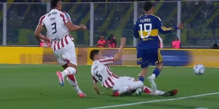 Video: la violenta patada del hijo del Muñeco Gallardo a Leonel Flores