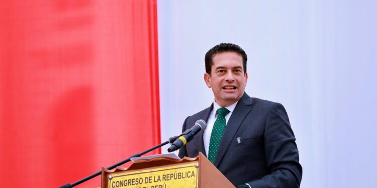 Fujimorista Miguel Torres arremete contra Roberto Sánchez y le exige dejar de “obstaculizar” facultades legislativas