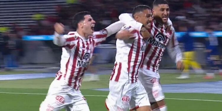 Las dos cargas idénticas que Boca reclamó como faltas en los goles de Instituto