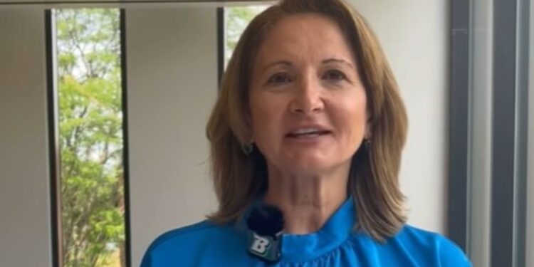 Lina Begdache, profesora de salud y bienestar, sobre cómo controlar el estrés: “Una persona que pierde un vuelo puede que siga sintiéndose estresada, pero puede manejarlo mejor con la flexibilidad psicológica”