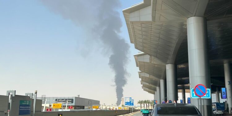 El aeropuerto de Riad volvió a ser atacado en plena escalada de tensiones entre Arabia Saudita y los rebeldes hutíes de Yemen