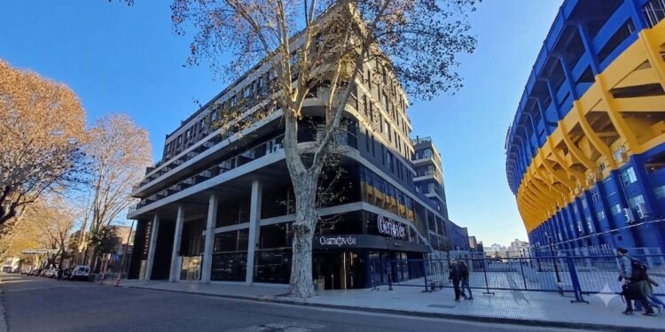 A metros de La Bombonera: el hotel que prepara una suite especial para los fanáticos de Boca